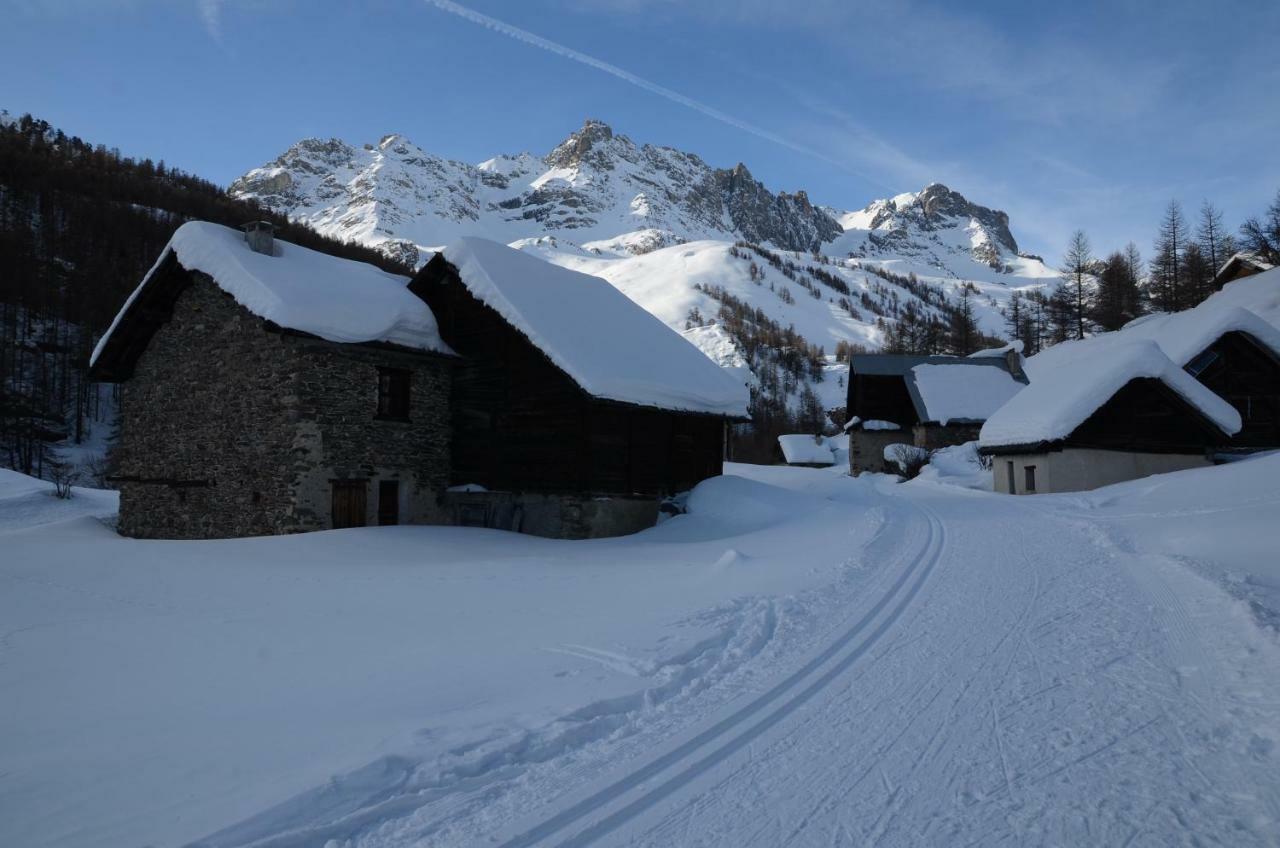 Appartement Dans Maison Entre Savines Et Embrun Crots Exterior foto